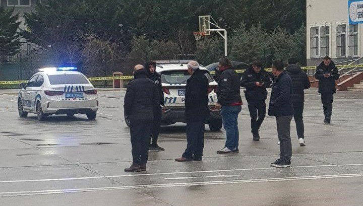 Beylikdüzü’nde site yönetim toplantısında silahlı kavga: Üç kişi yaralandı