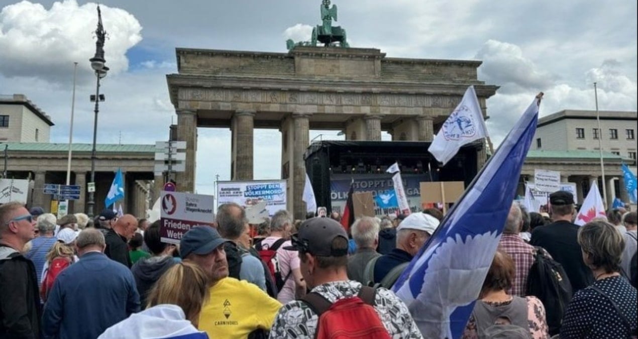 berlinde binlerce kisi gazzedeki savasa karsi baris cagrisinda bulundu flFxFFiH