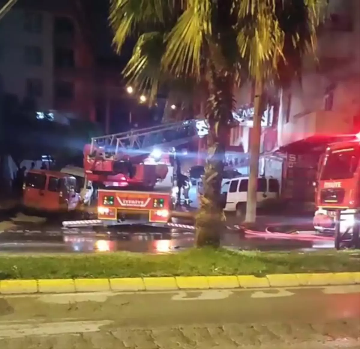 cayirovada oto tamirhanesinde yangin aT6au3Cl