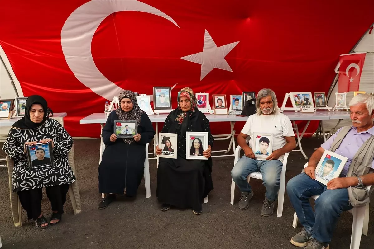 diyarbakir anneleri evlatlarina kavusmak istiyor aK5KFrIb