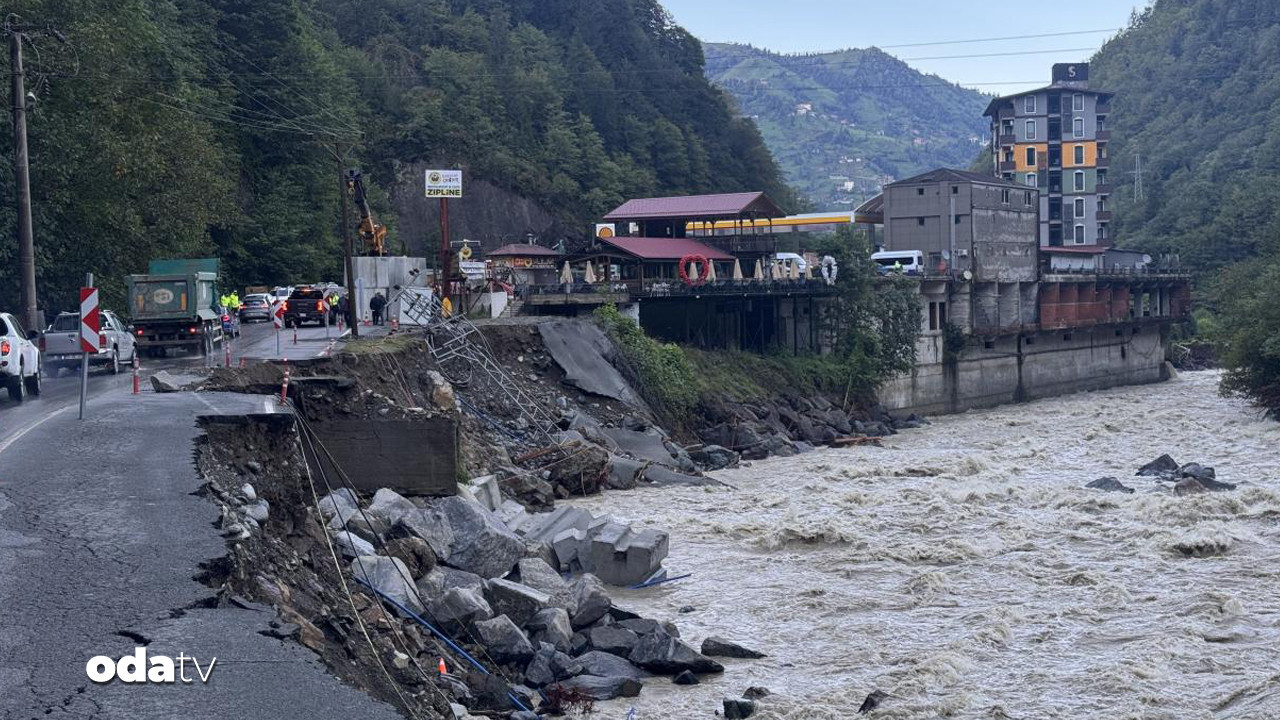 karadeniz taskinlarla bogusuyor 135 is makinesi devrede 2rwuig8c