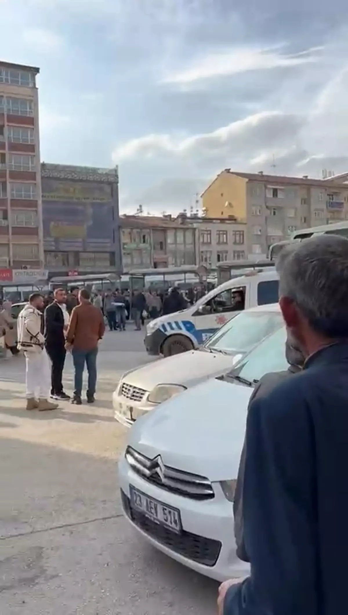 elazigda restoranda kavga tabanca ile havaya ates acildi vmZOgfOj.jpg