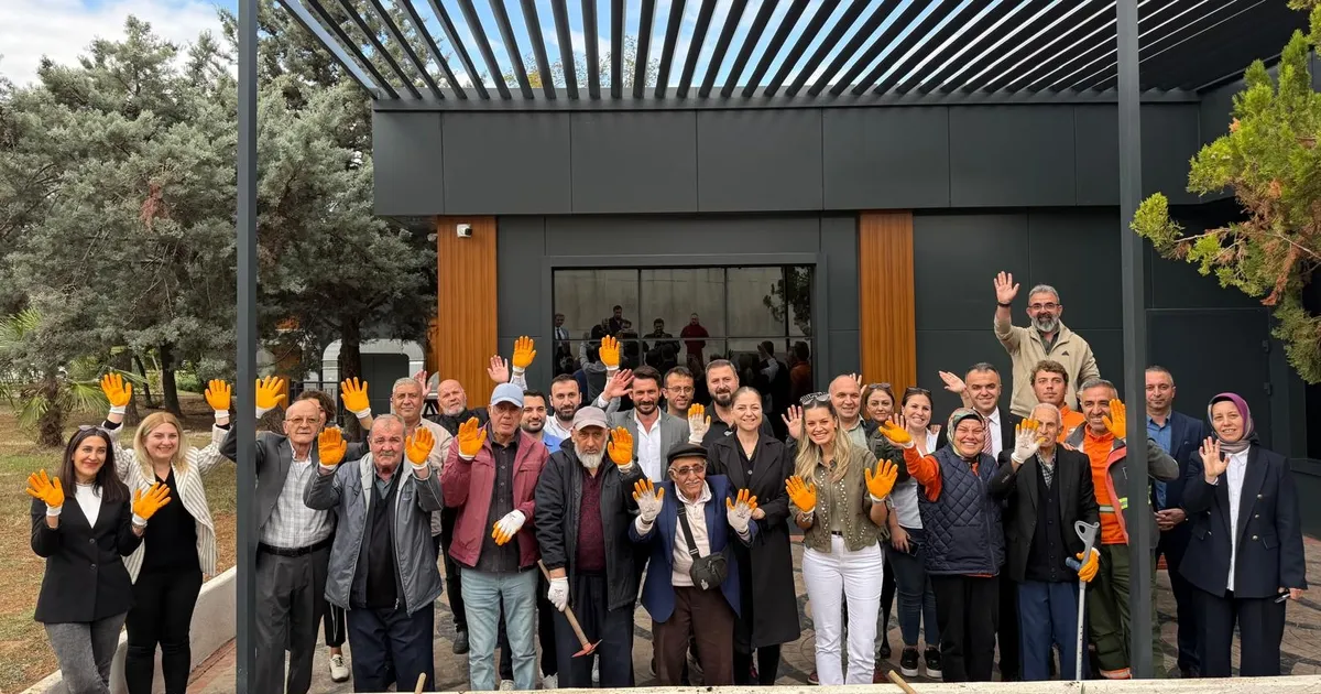 ibb 1 ekim dunya yaslilar gununu renkli etkinliklerle kutladi 9scgTrqD