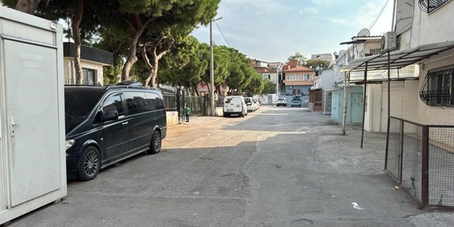 izmirde eski es dehseti sokak ortasinda bicaklayarak oldurdu ap3T11E6.jpg