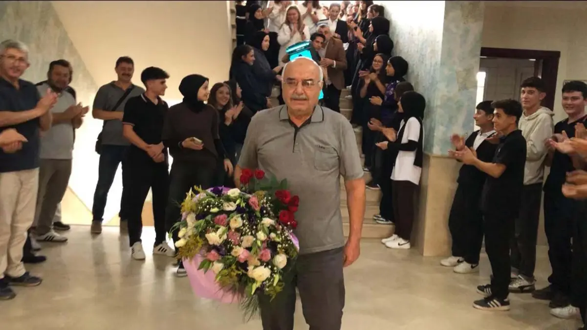 nazillide 40 yil meslek dersi ogretmenligi yapan ogretmen emekli oldu nTSM1kVa