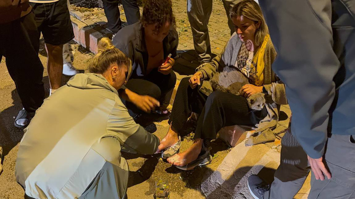 antalyada ayaklari yanan kadin ile kedisine komsulari yanik kremiyle mudahale etti huPg8OpV.jpg