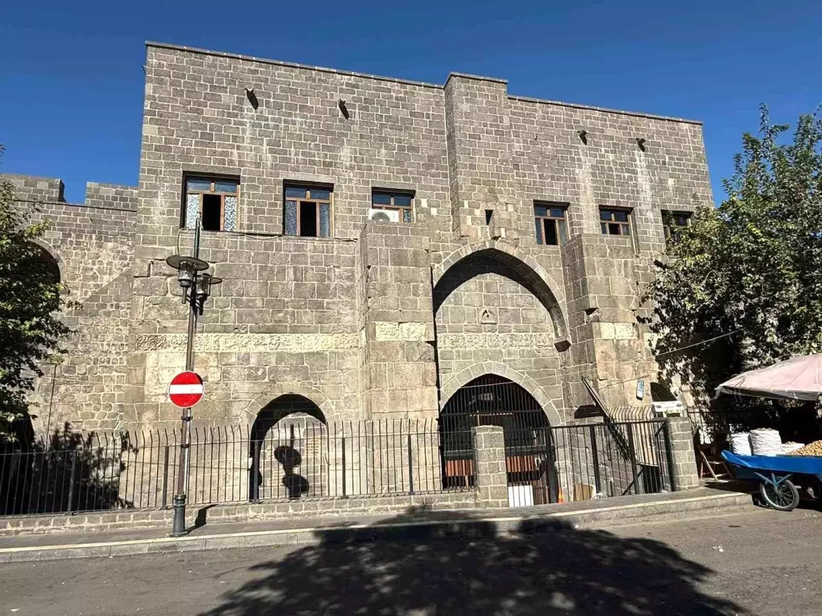 diyarbakirdaki 969 yillik mervani camisinde su sorunu saZzsGPf.jpg