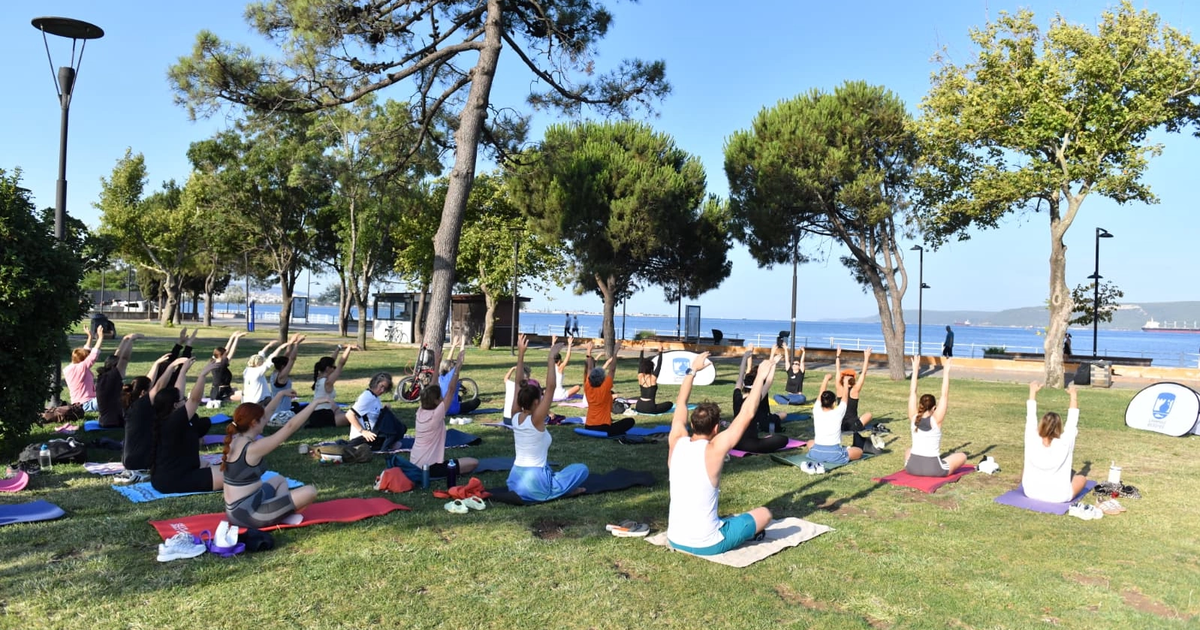Kadinlar bogaza karsi yogo yapti 2nfOplu4