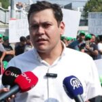 Martinin kurucusu siyasete girdi iste katildigi parti KysusrNs