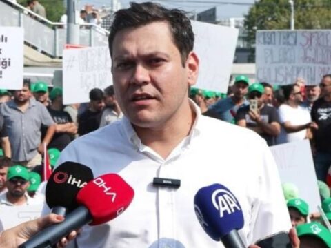 Martinin kurucusu siyasete girdi iste katildigi parti KysusrNs